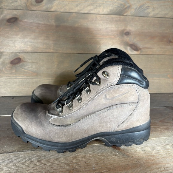 nike acg all trac mens size 9 shoes brown leather waterproof hiking boots - Picture 1 of 9